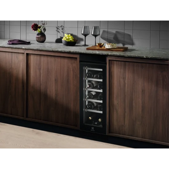 "Cantinetta Electrolux EWUS018B7B per conservazione vini"