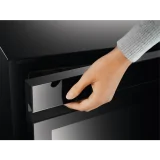 "Cantinetta Electrolux EWUS018B7B per conservazione vini"