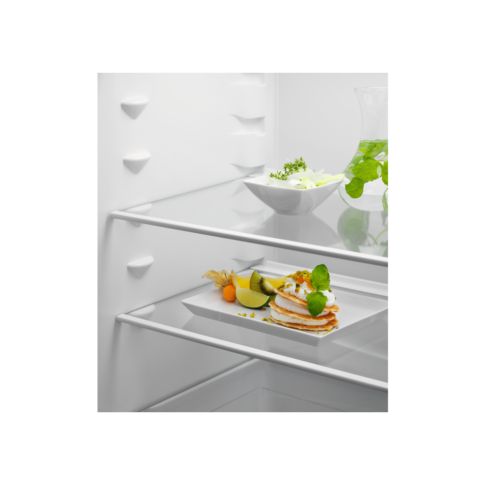 "Frigorifero combinato Electrolux ripiani KNS5LE16S"