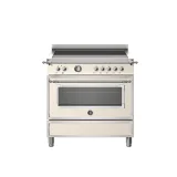 Cuisine Bertazzoni 90cm, avec plaque à induction et four électrique professionnel noir et ivoire.